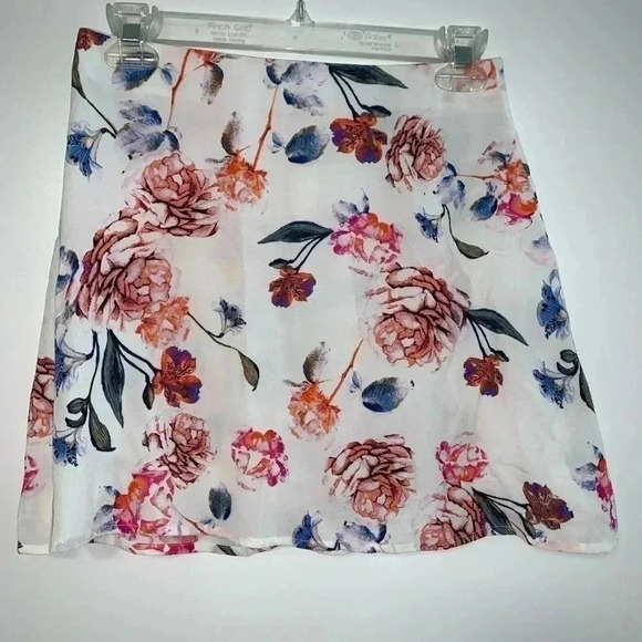 Forever 21 Floral Mini Skater Skirt - Picture 2 of 6
